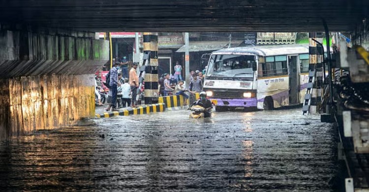 ভারতের উত্তরপ্রদেশে বন্যায় ৩ দিনে ৬২ জনের মৃত্যু